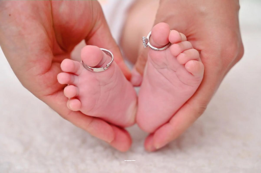 伊犁哈萨克五个月孕妇肚子多大