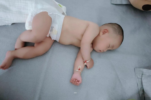 伊犁哈萨克哭泣宝宝魔法眼泪